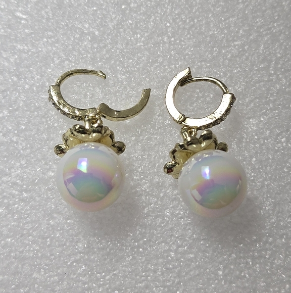 Elegant Gold and White Fuax Pearl Drop Earrings - Picture 11 of 16